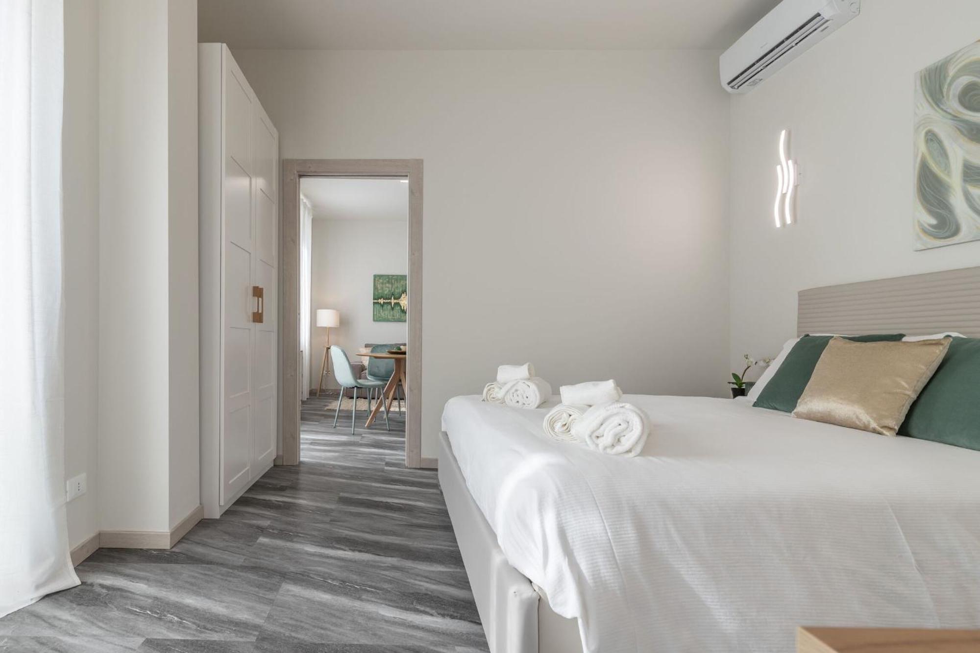 Italian Experience-Suite Ateneo Pavia Esterno foto